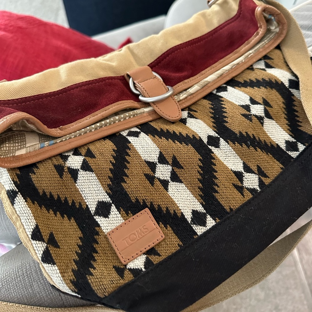 EUC TOMS crossbody purse